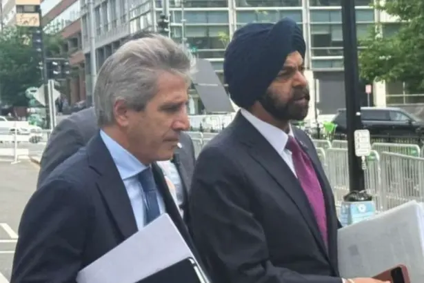 Caputo negocia en Washington