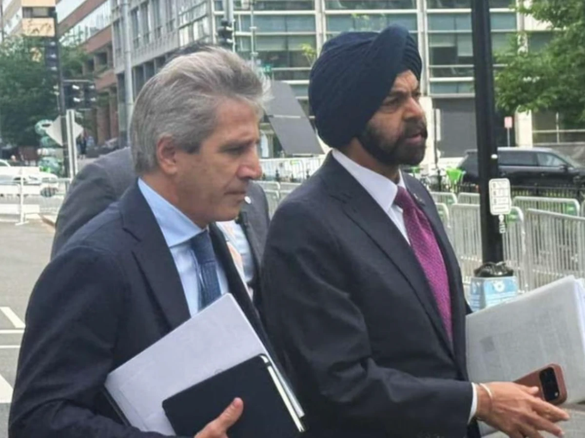 Caputo negocia en Washington