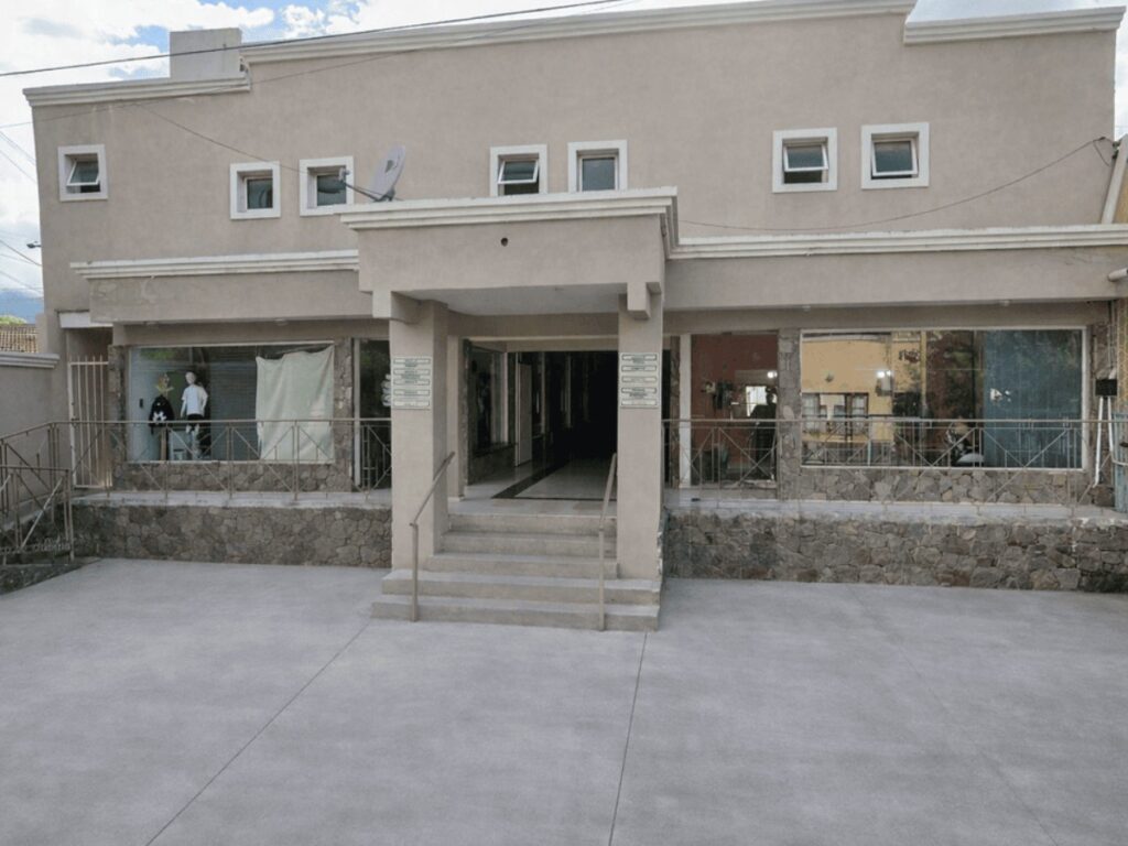 Locales en Fray mamerto esquiu